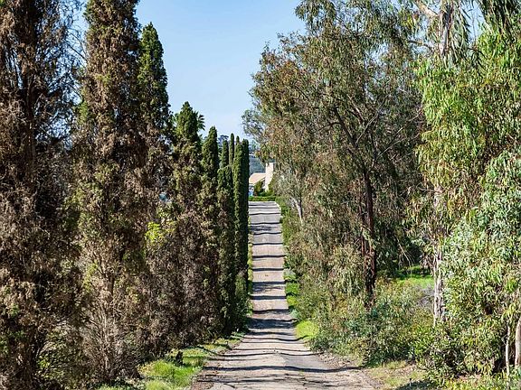 2nd image of 18024 Avenida Alondra