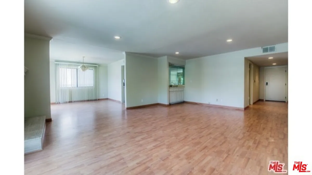 Building Photo - 1854 S Beverly Glen Blvd #101