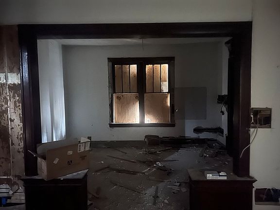 5th image of 64 Grove St