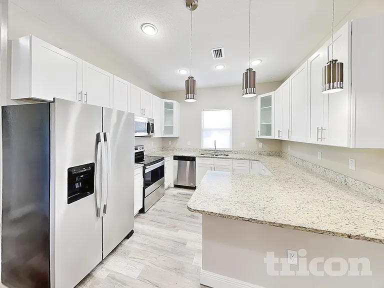 1249 Sargent St — Photo 6