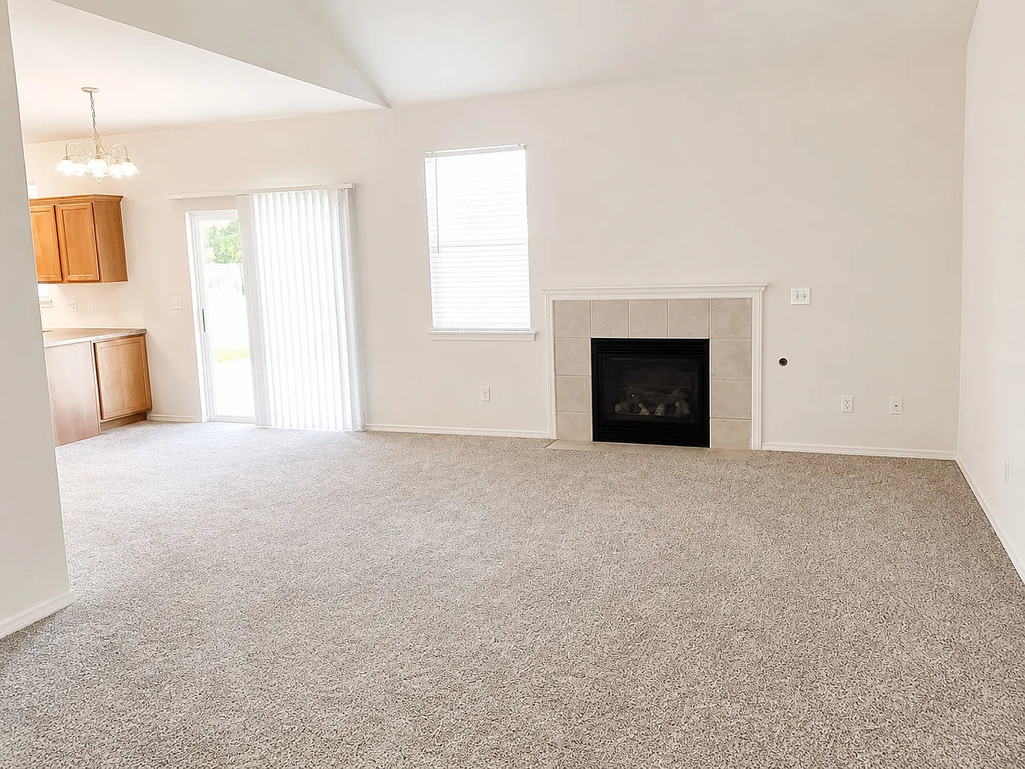 3 bed, 1261 sqft, $2,295 — Photo 4