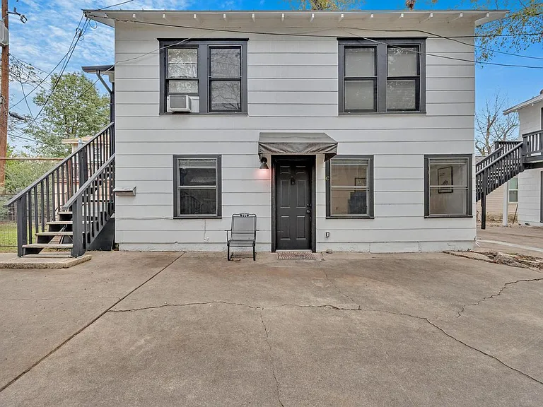 4302 Avenue G #C — Photo 2