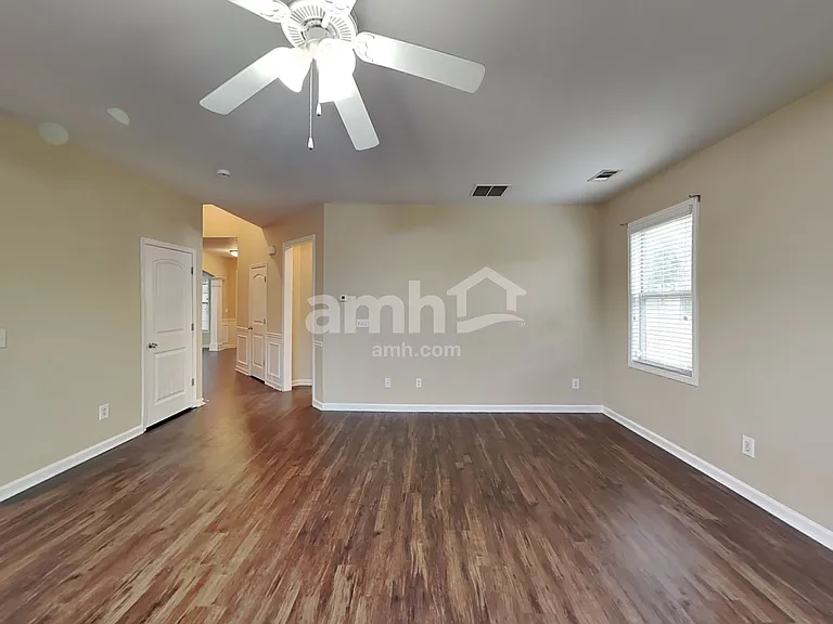 850 Stonehaven Rd SW — Photo 9