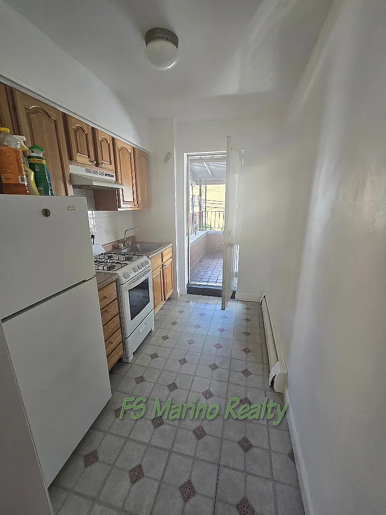 42-16 Ditmars Boulevard — Photo 3