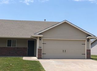 726 Highland Ridge Dr #1, Manhattan, KS 66503