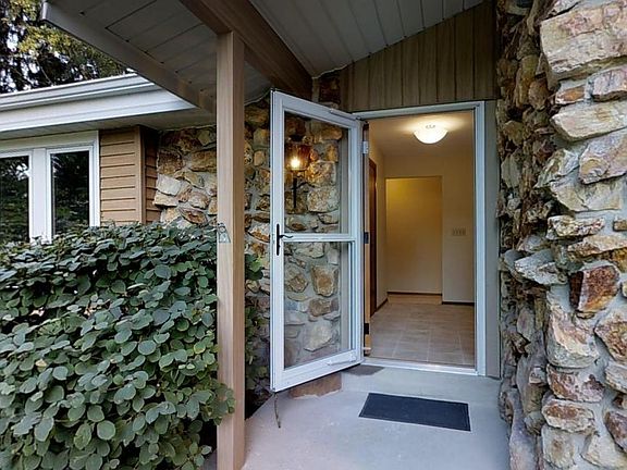 2nd image of 18565 W Lynette Ln