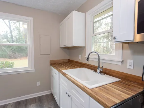 Welcome to this beautiful 1 bedroom and 1 bath unit in a stellar location!, 6 Country Squire Ct, Sumter, SC 29154