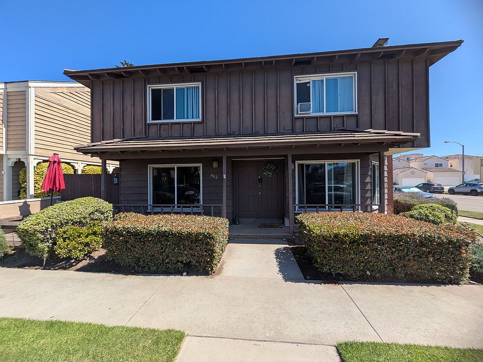 Corner House in adorable neighborhood
Two blocks from the beach!