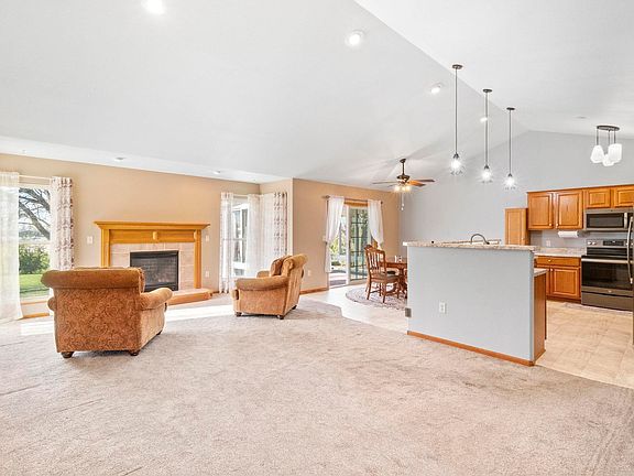 3rd image of 109 Meadow Lane Dr