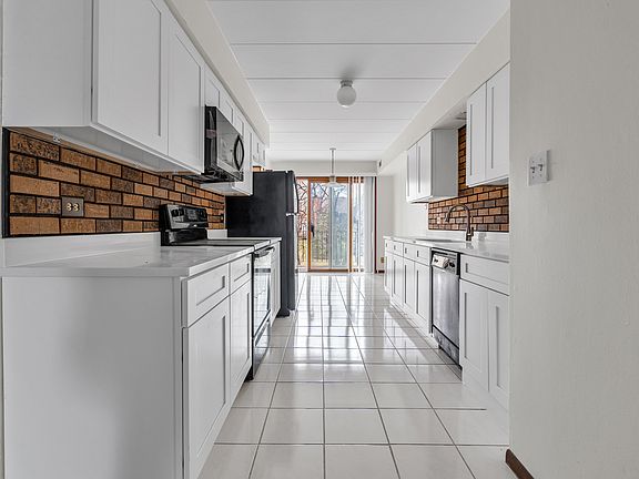 5th image of 15324 Treetop Dr APT 2N