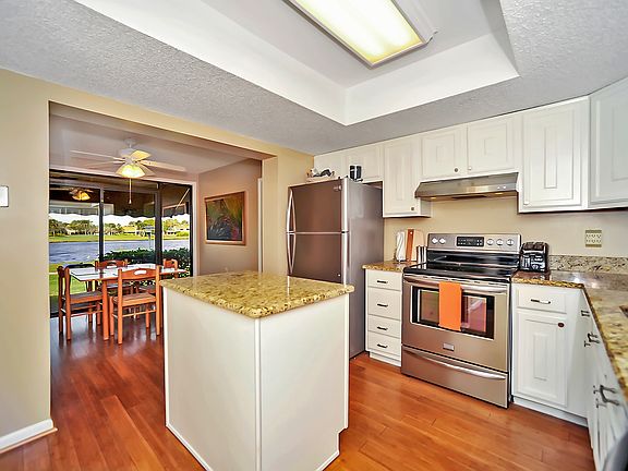 5th image of 216 Country Club Dr
