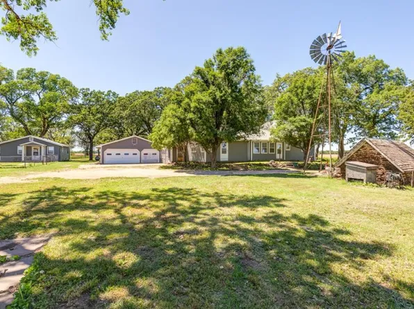 5373 W Crawford St, Salina, KS 67401