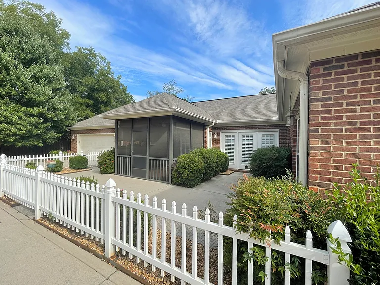 28 Belmont Pl — Photo 4