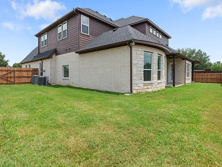 4318 Peachtree Ln — Photo 36