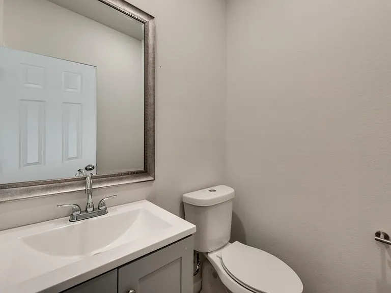 2424 S Fannin Ave — Photo 8