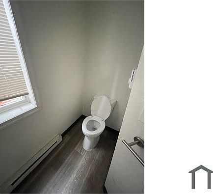3rd image of 3332 N 22nd St Unit 2