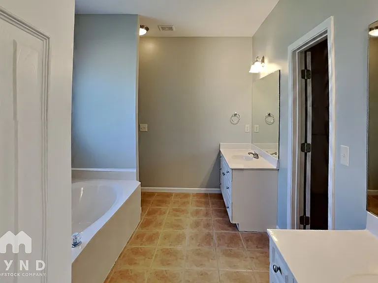 1007 Riviera Dr — Photo 16