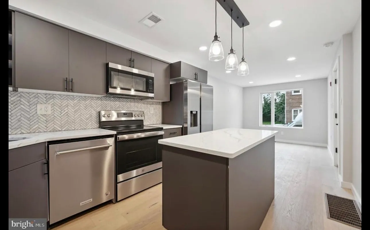 2 bed, 1500 sqft, $1,000 — Photo 3