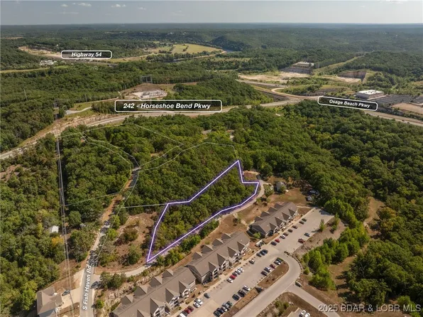 1 Forrest Hills Dr, Lake Ozark, MO 65049