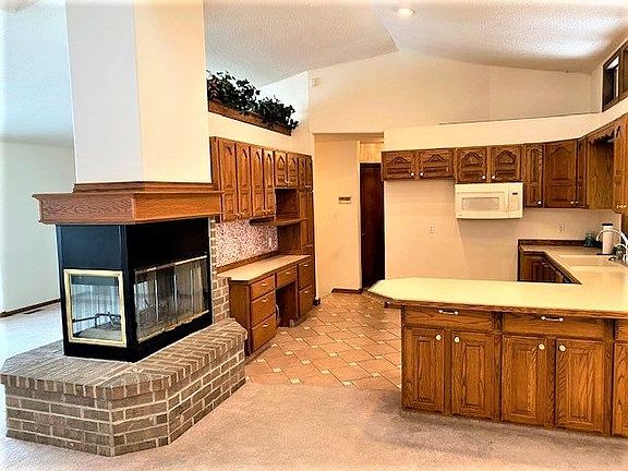 2nd image of 421 Cedar Ridge Dr