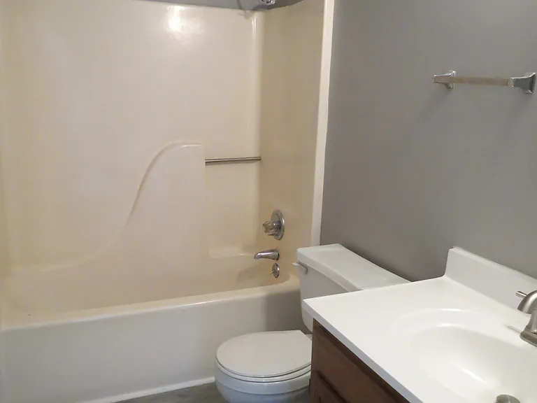 207 Brook St — Photo 11