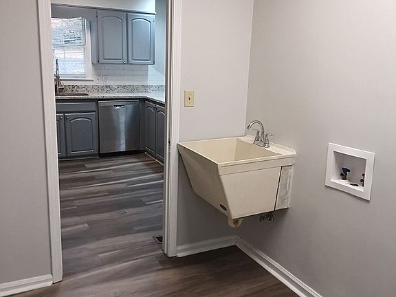 4th image of 624 16th Ave NW
