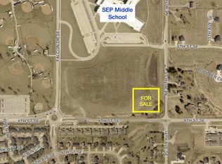 501 Falcon Dr SE, Altoona, IA 50009