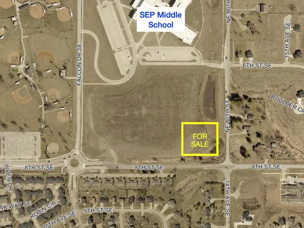 501 Falcon Dr SE, Altoona, IA 50009