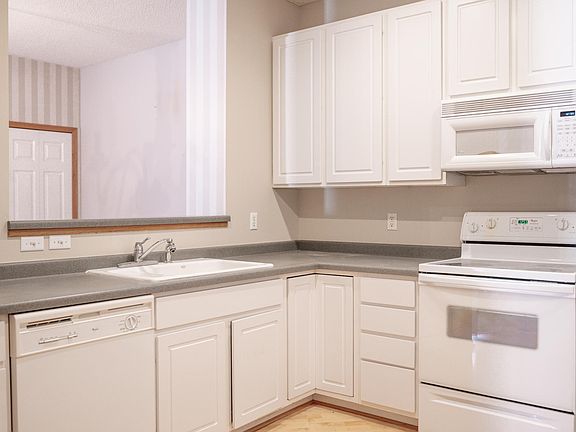 3rd image of 3128 Juniper Ln