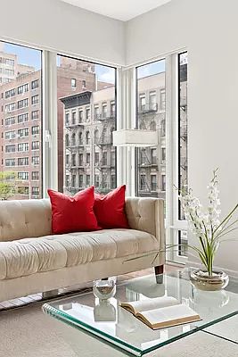 4th image of 303 E 77th St #4