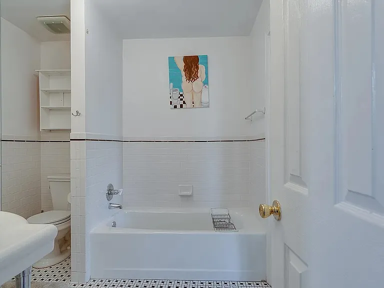 2066 Carr Ave — Photo 18