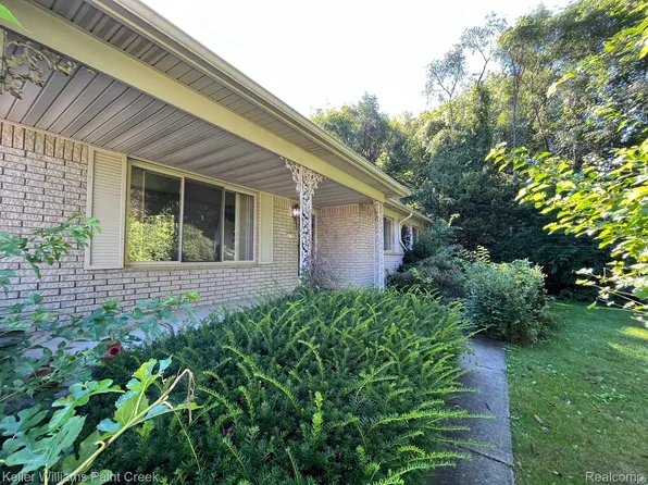 3790 Fernleigh Dr, Troy, MI 48083