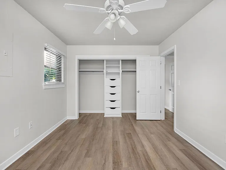 3760 Bayou Blvd — Photo 28