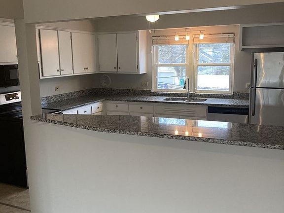 2nd image of 140 N Cass Ave #140