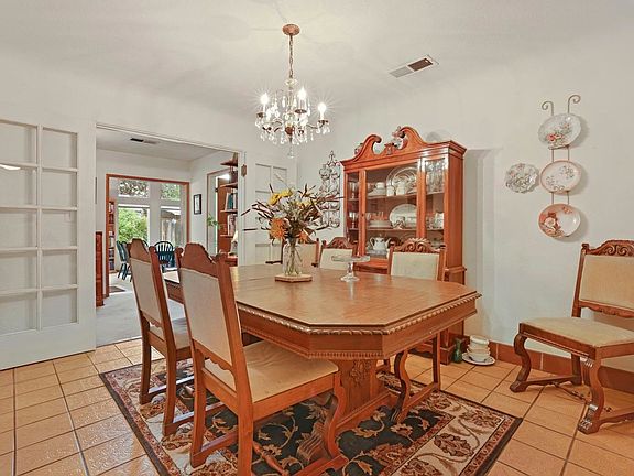 3rd image of 519 Mensinger Ave