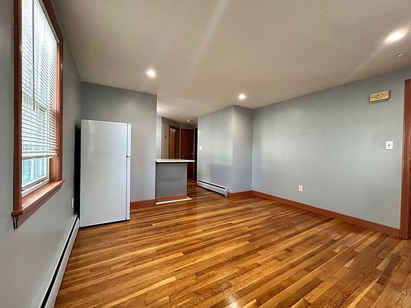 4th image of 33 Holmes St #3