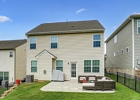 3rd image of 1121 Blackwaterside Dr