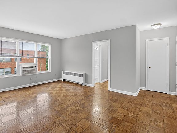3rd image of 4550 Macarthur Blvd NW #302