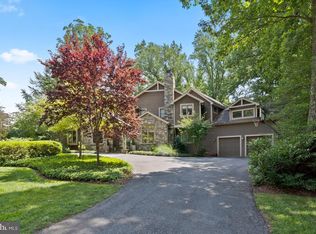 6820 Hillmead Rd, Bethesda, MD 20817