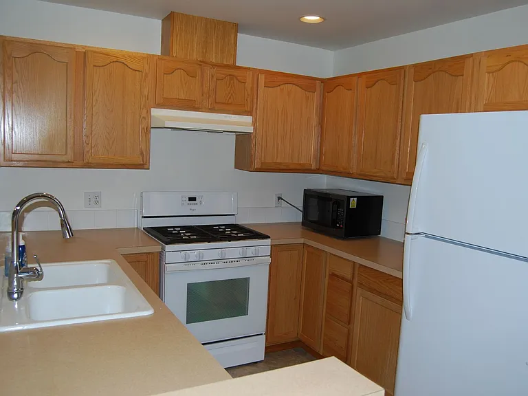 418 17th St SE #6C — Photo 6