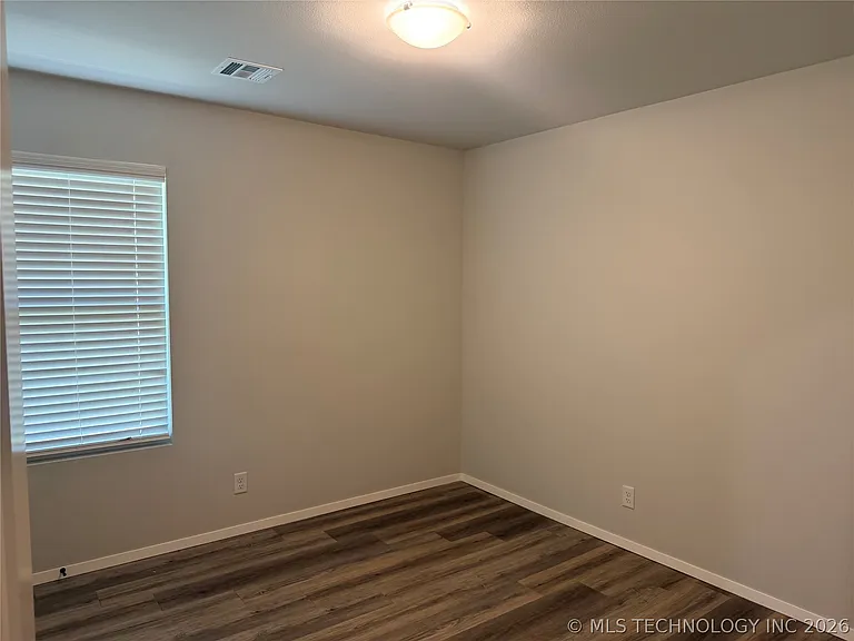 1640 E 140th Pl — Photo 8