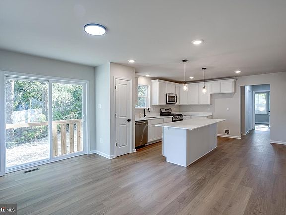 3rd image of 901 Irene St