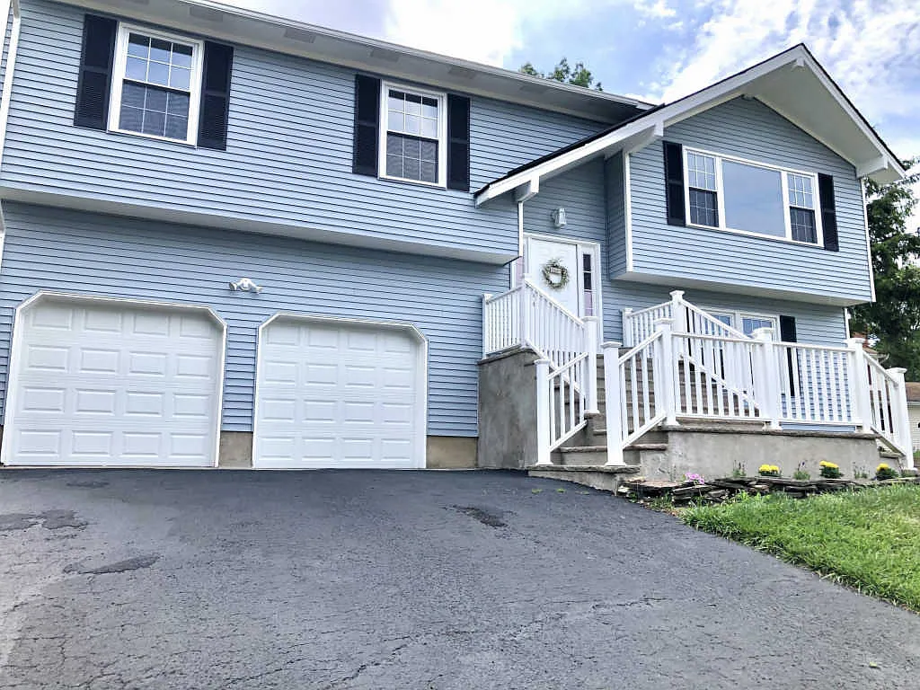 138 Joanna Dr photo 1
