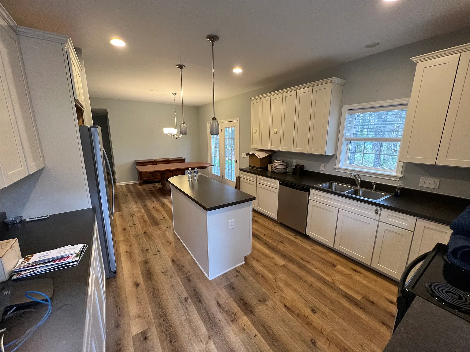 3 bed, 2.5 bath, 2016 sqft, $2,500 — Photo 3