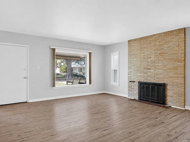 7420 Drexel St — Photo 5