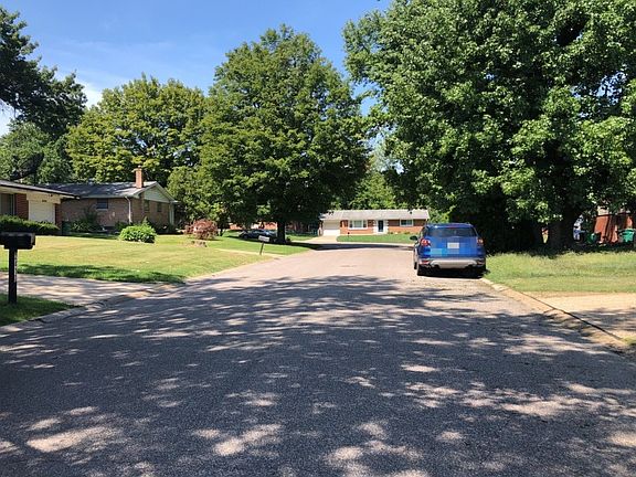 5th image of 2410 Amesbury Dr
