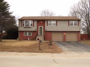 11 Longfellow Dr, Coventry, RI 02816