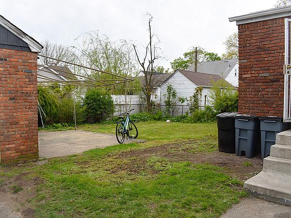 5th image of 76 Brown Ave