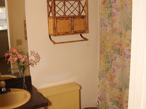 4th image of 292 Gibbons Ave