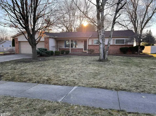 524 Franconian Dr E, Frankenmuth, MI 48734